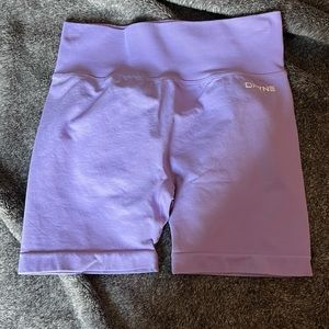Dfyne shorts size small